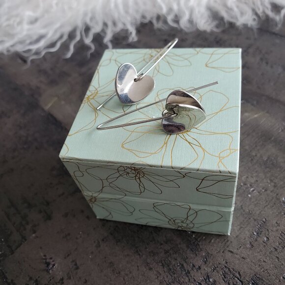 Sterling silver, flutter hearts on shepherds hook earrings - Picture 5 of 5